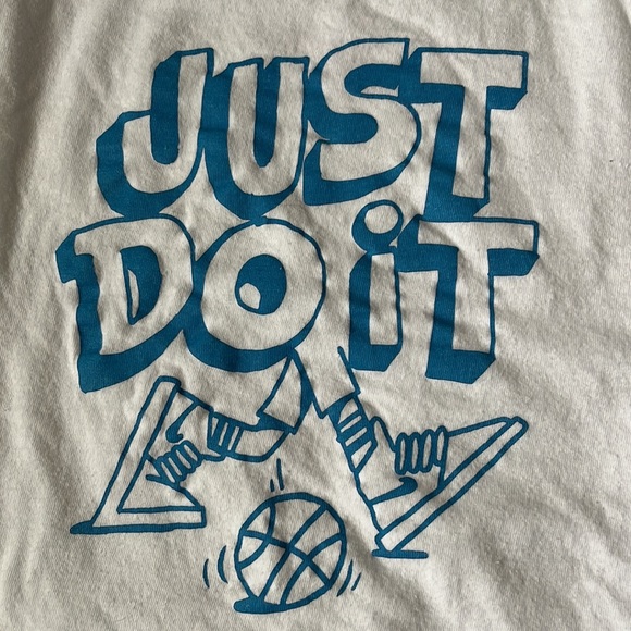 Boys Nike tee - Picture 2 of 4